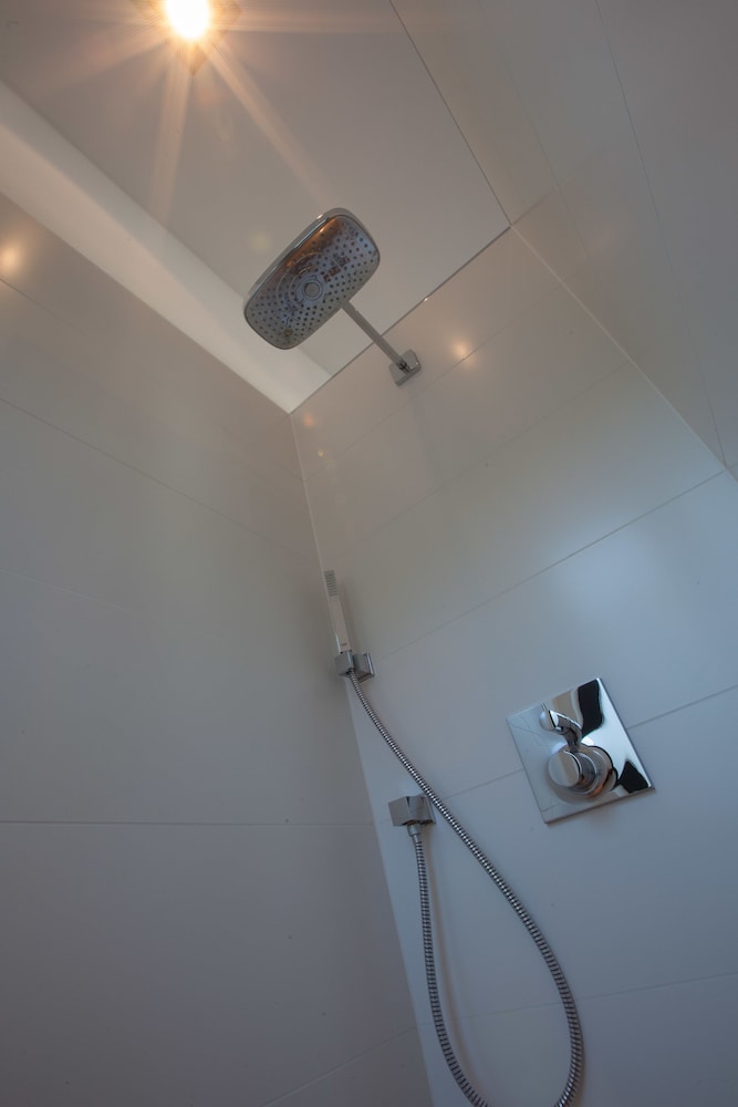 Suite, River View - Photo 28