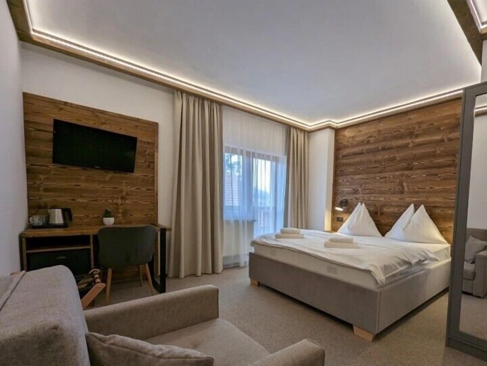 Double Room (3 extra beds) photo 2