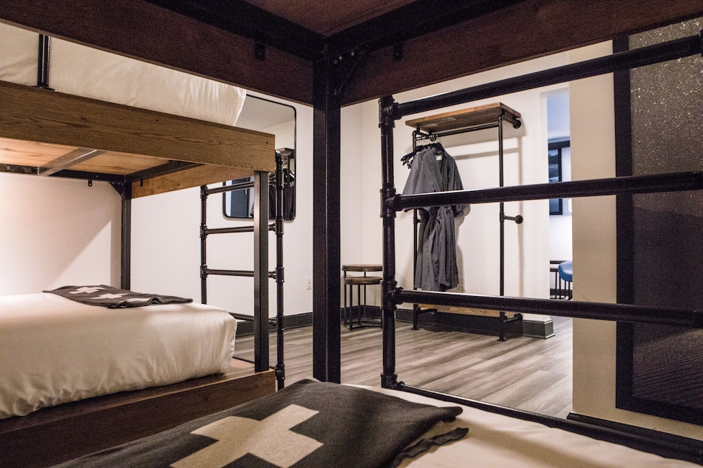 Suite (The Crashpad | Bunk) photo 2