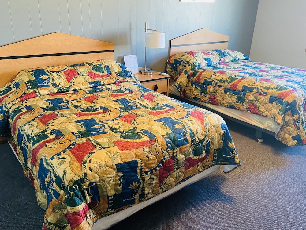 Standard Room, 1 Double Bed, Non Smoking, Refrigerator & Microwave photo 3