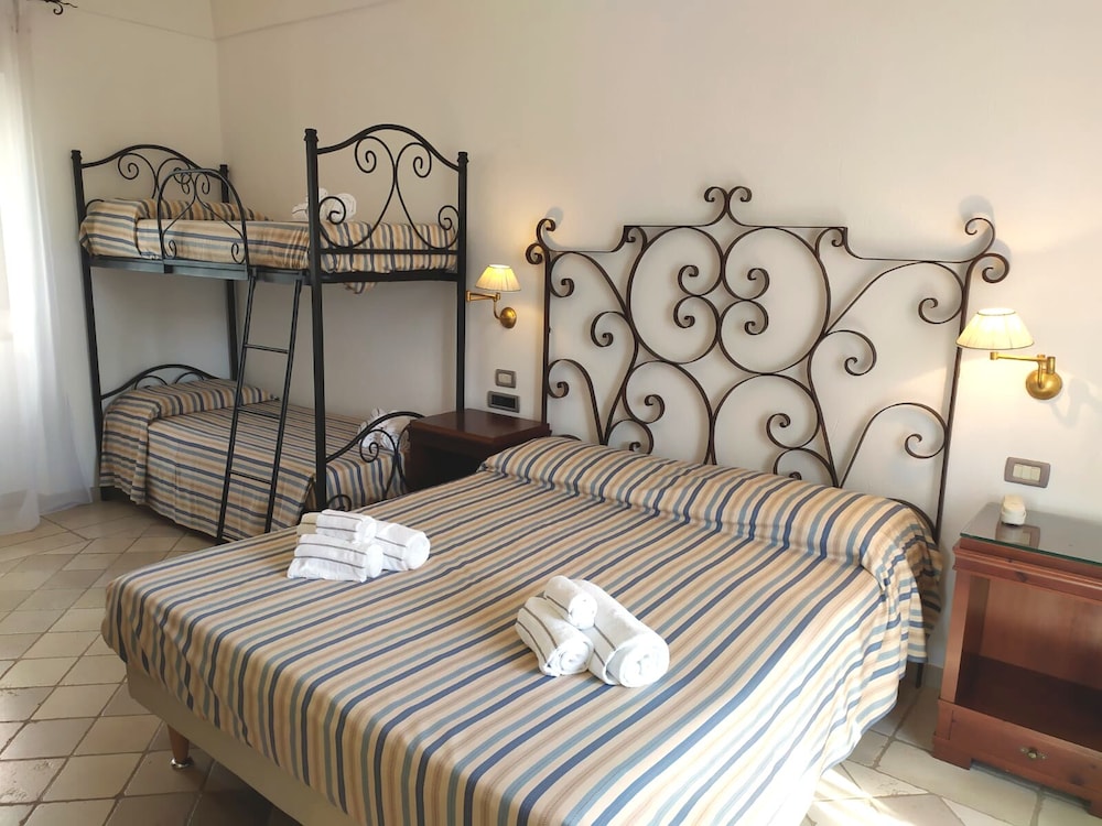 Quadruple Room - Photo 3