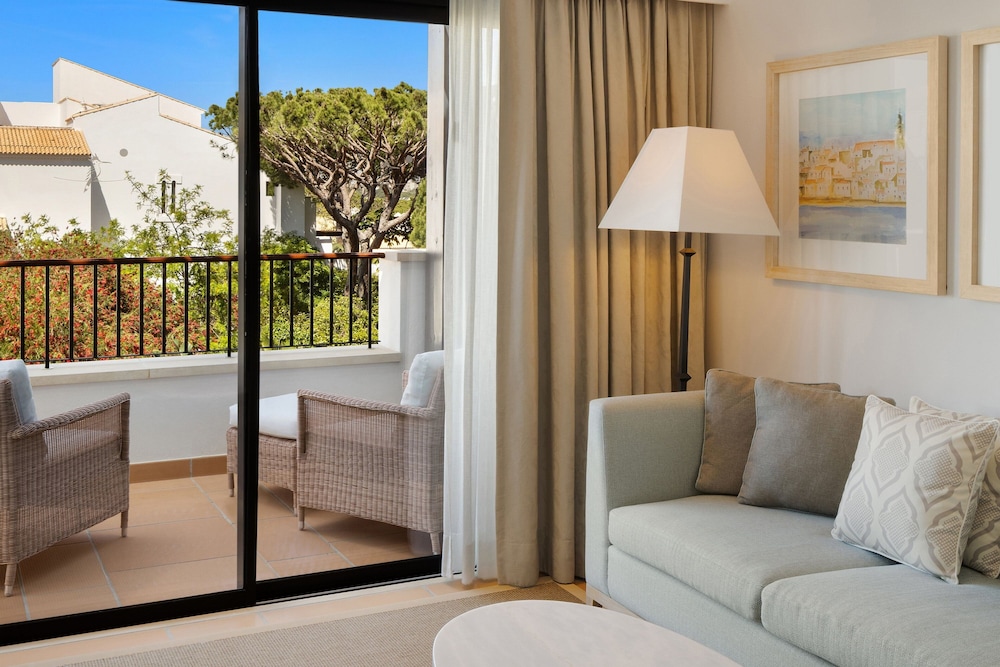 Junior Suite, 1 Queen Bed, Resort View