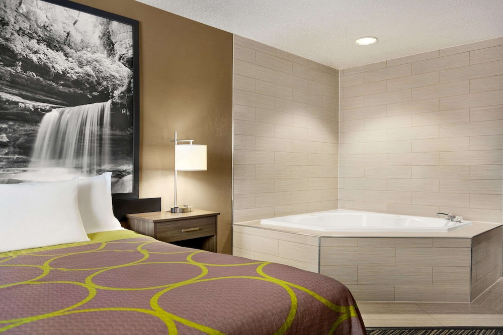 Studio Suite, 1 Queen Bed, Non Smoking photo 2