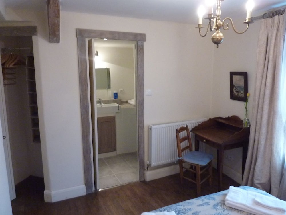 Classic Suite, 2 Bedrooms, 2 Bathrooms, City View photo 3