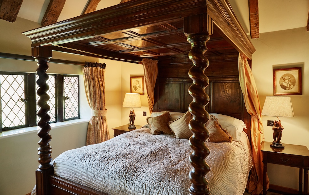 Feature Four Poster Room photo 2