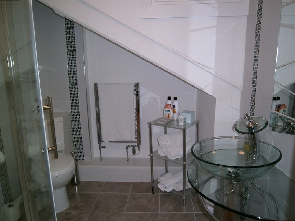 Double Room, Ensuite, Garden View (Glass) photo 3