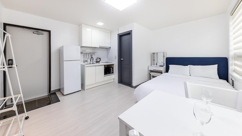 Basic Room, 1 Bedroom (202) - Photo 2