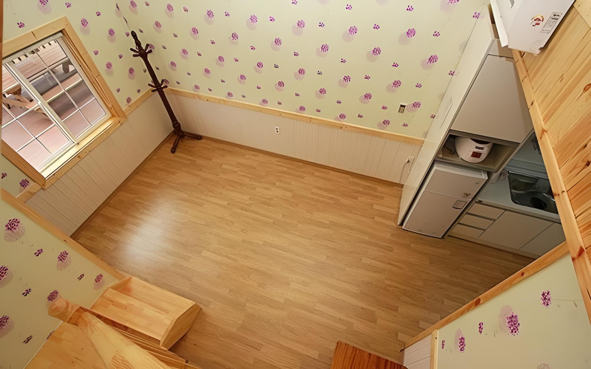 Room (Room 104) - Photo 4