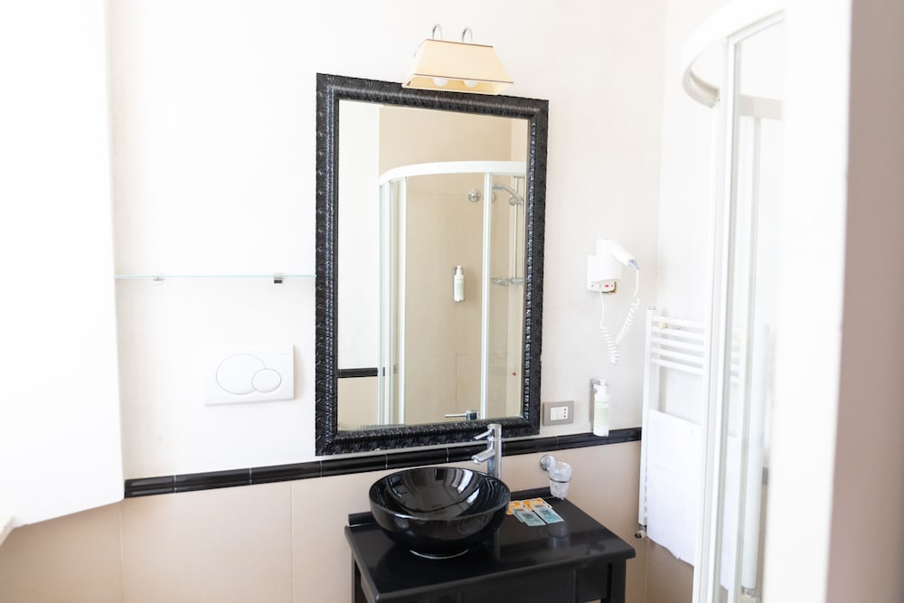 Classic Double Room - Photo 10