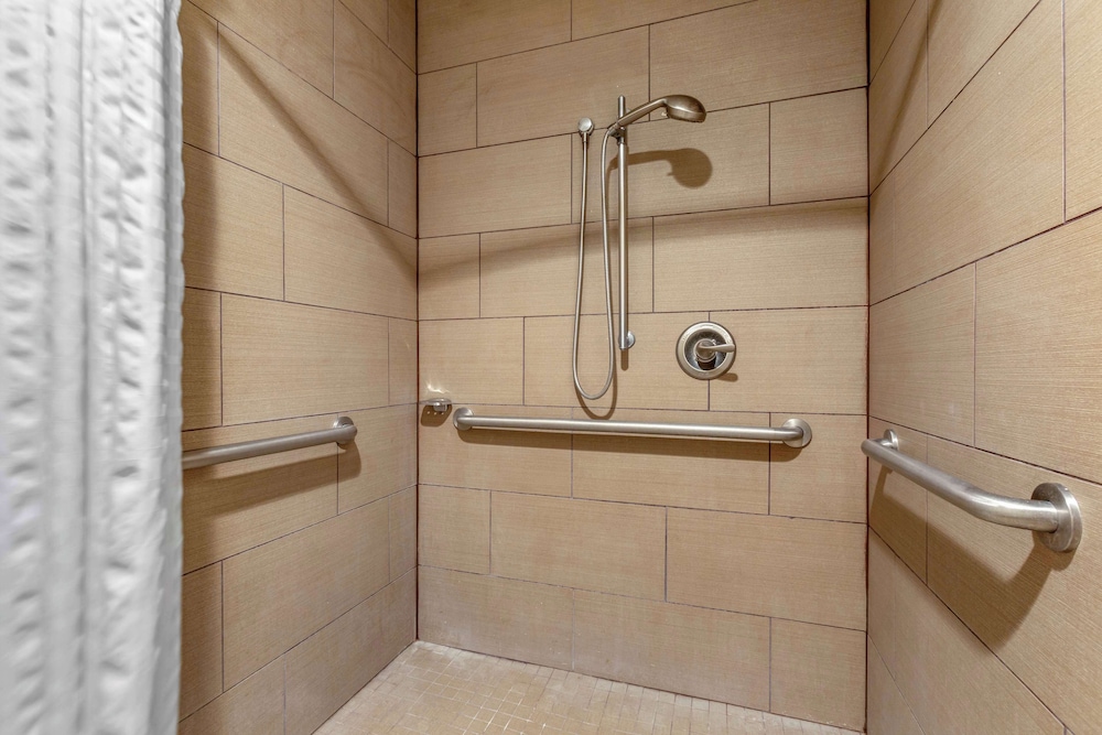 Suite, 1 Queen Bed with Sofa bed, Hearing Accessible, Non Smoking (Mobility, Roll-In Shower) - Photo 3