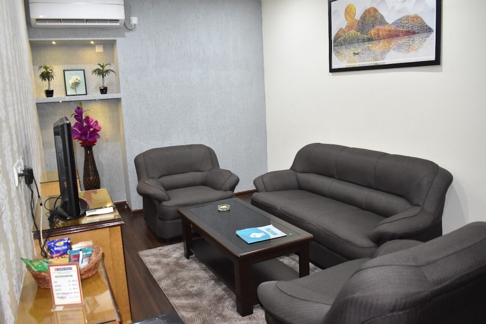 Basic Suite - Photo 3