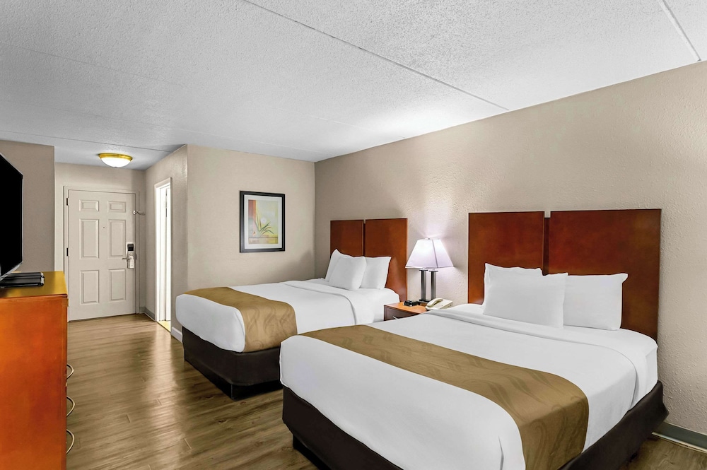 Room, 2 Queen Beds, Non Smoking - Photo 6