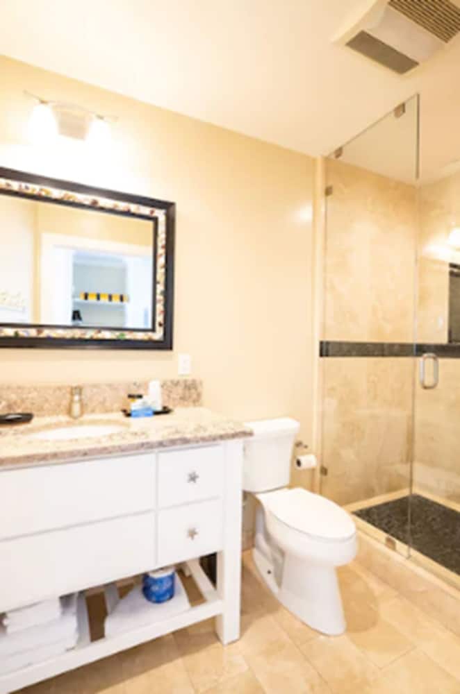 Room, 2 Queen Beds, Ocean View - Photo 4