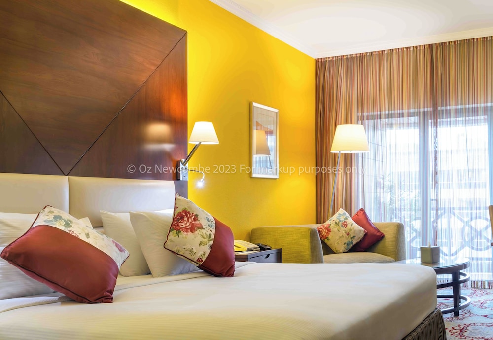 Standard Room, 1 King Bed, Balcony photo 3