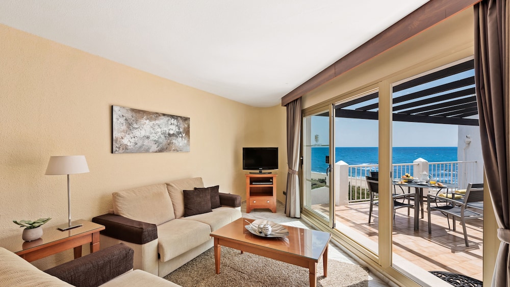 Apartamento clásico, 2 habitaciones, terraza, vista al mar