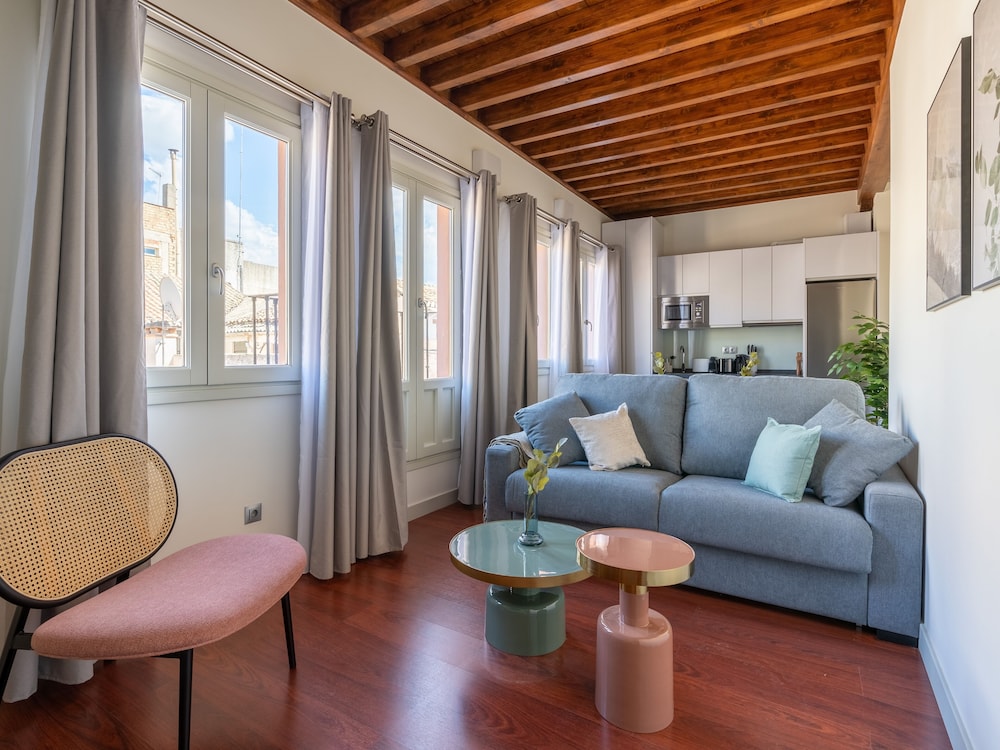One-bedroom Apartment with Rooftop Terrace - Photo 5