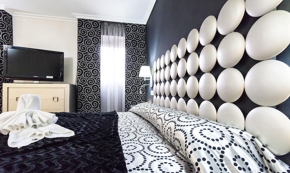 Junior Room, 1 King Bed
