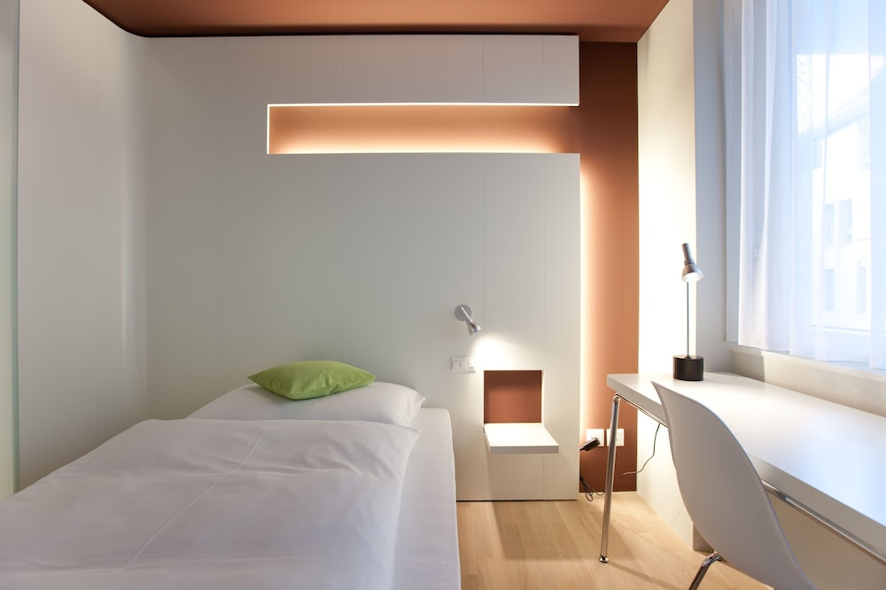 Single Room (Street Side)