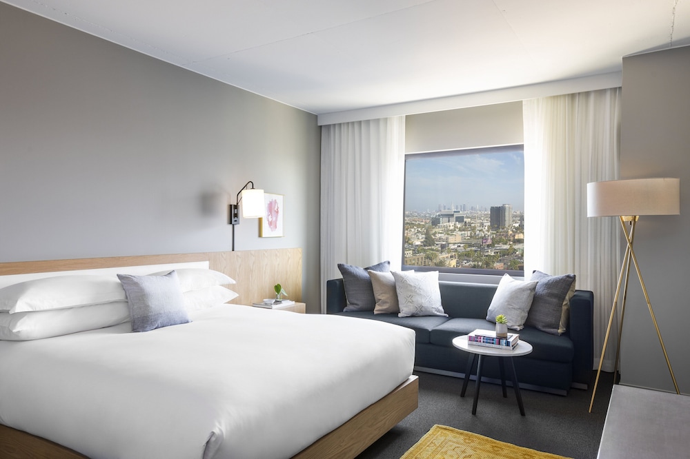 Room, 1 King Bed, City View (Spa) thumbnail 6
