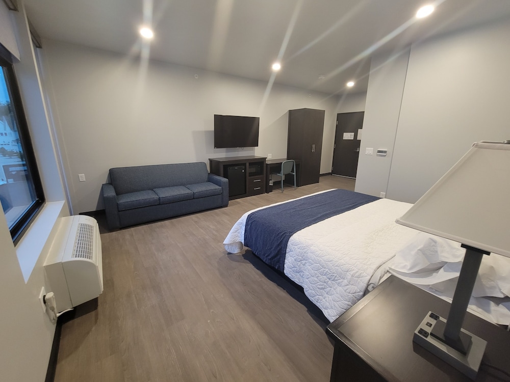 Accessible King Suite Street View photo 2