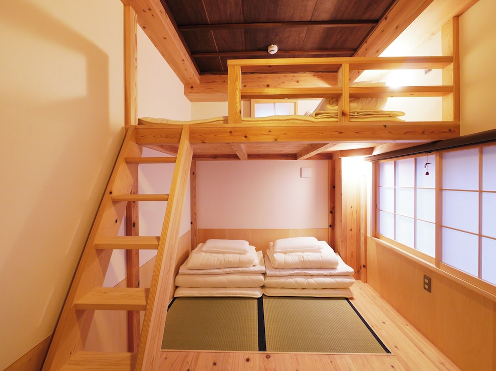 Japanese Room + 2 Bunker Beds with Private Shower Room