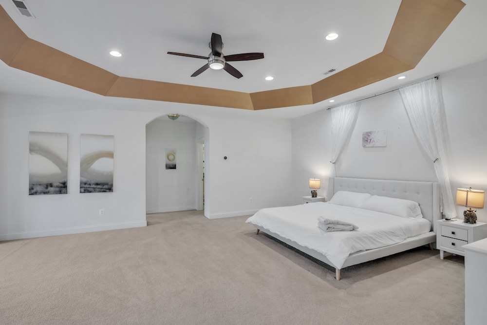 House, 6 Bedrooms photo 1