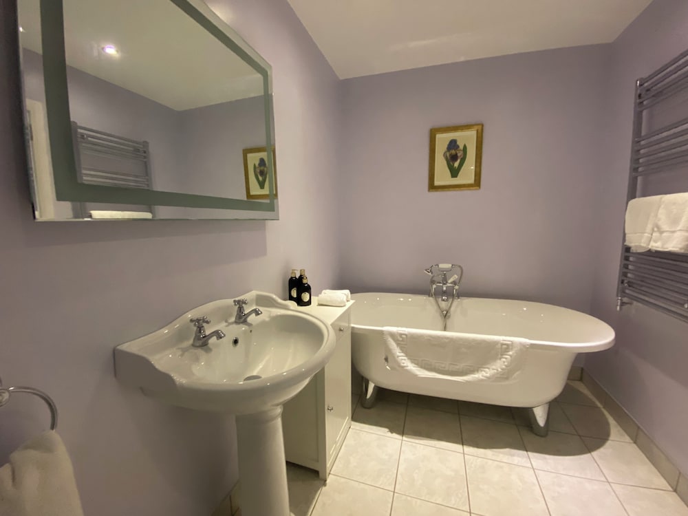 The Apple House Bridal Suite photo 3