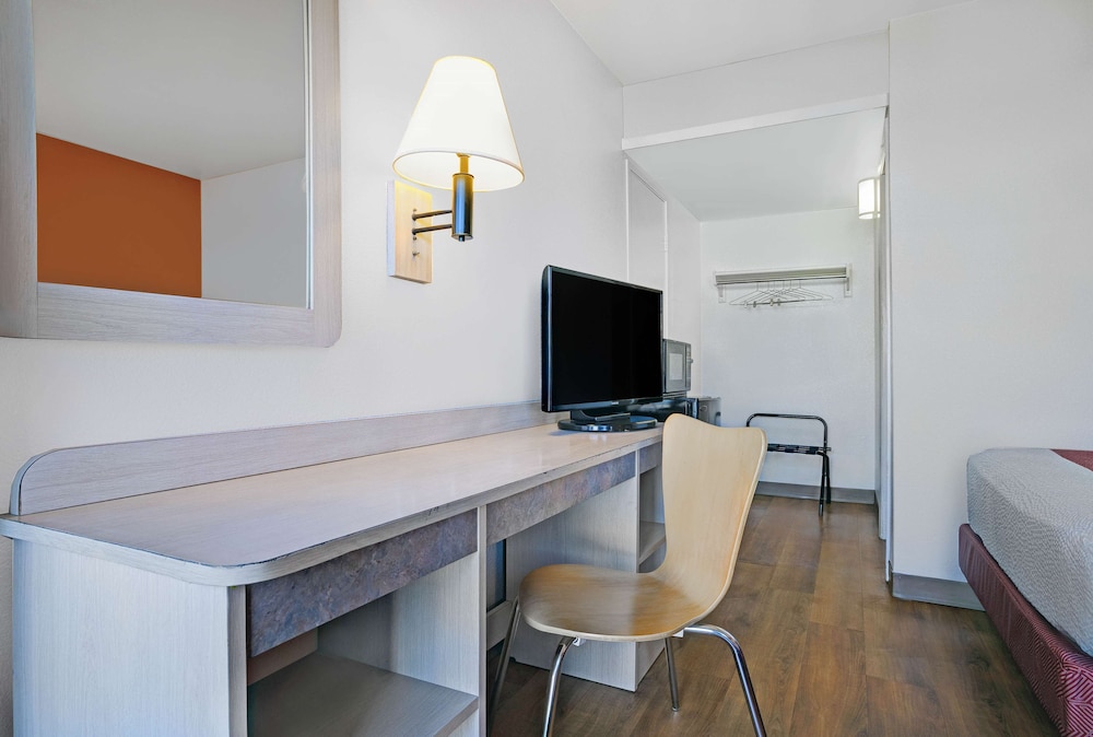 Deluxe Room, 2 Double Beds, Non Smoking, Refrigerator photo 2