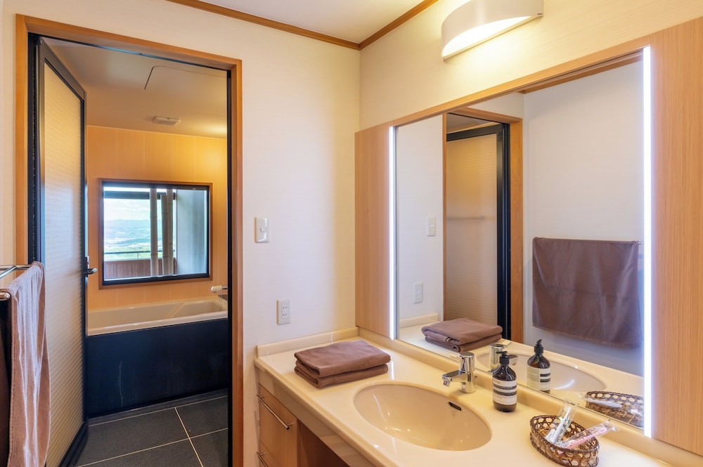 Standard Japanese-Style Room - Breakfast Served  In The Dining Hall Included, Non-Smoking photo 2