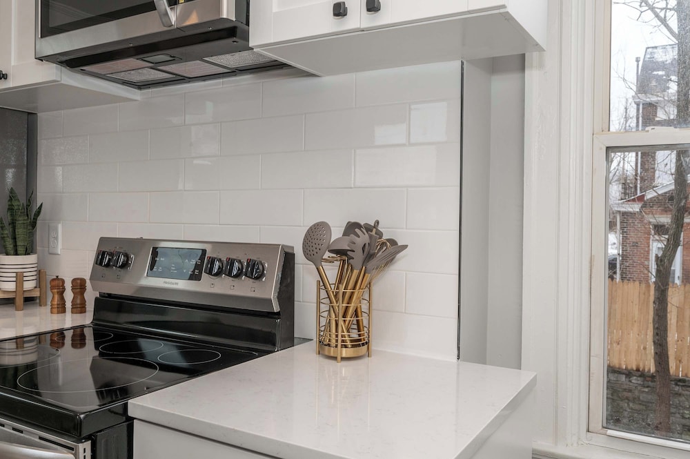 Condo, 1 Queen Bed, Kitchen photo 3