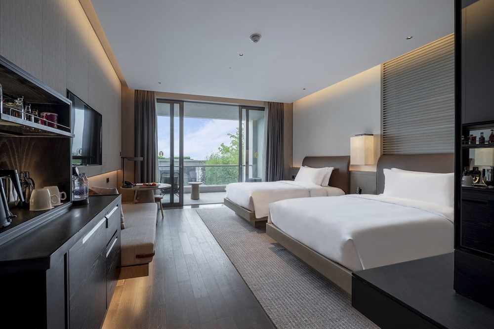 Classic Room, 2 Twin Beds, Club Lounge Access, Garden View