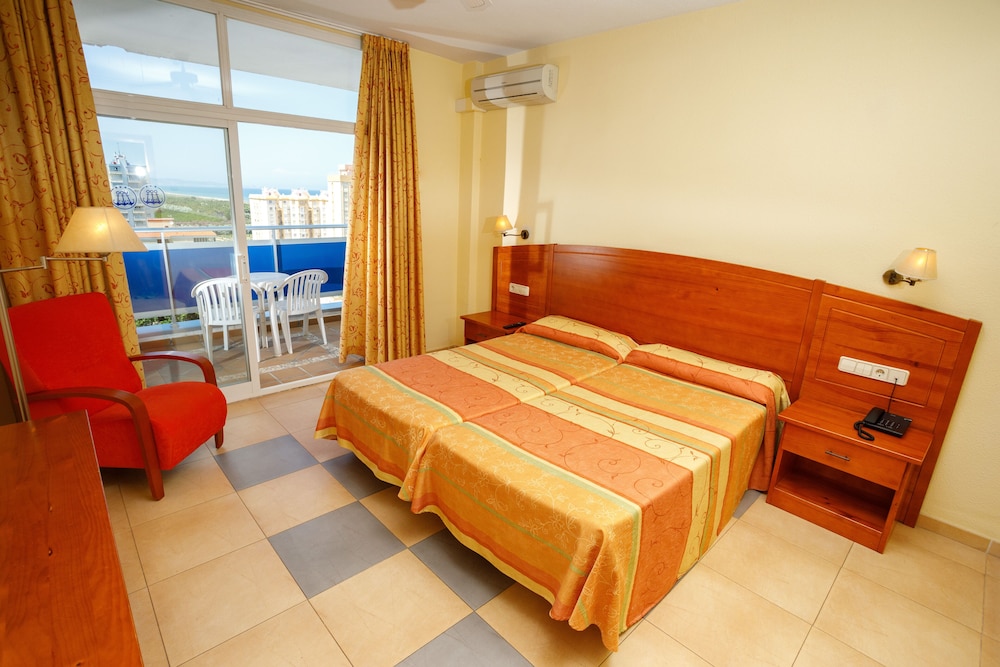 Habitación Doble con Terraza (2 adultos y 1 niño)