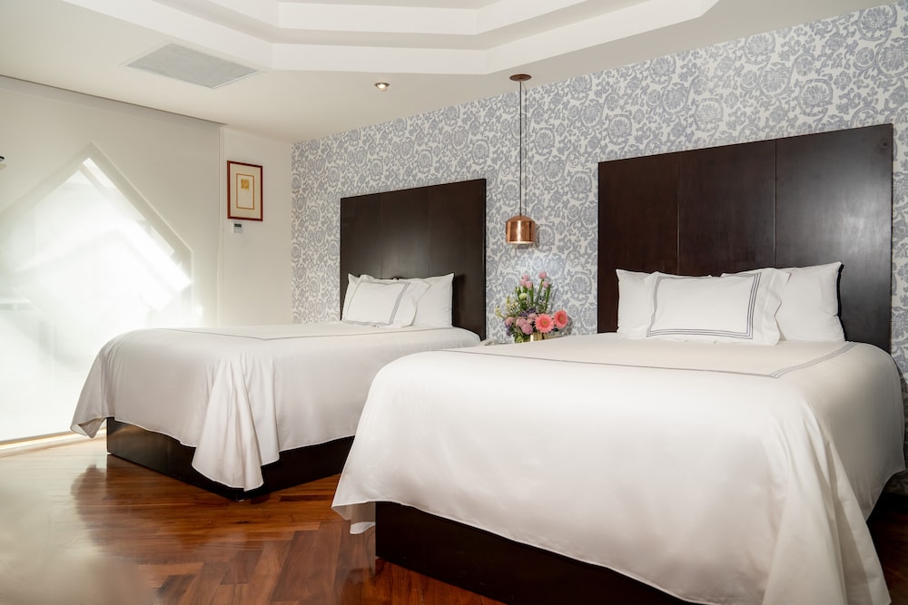 Standard Room, 2 Queen Beds photo 1