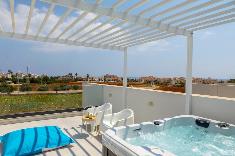 Villa photo 2