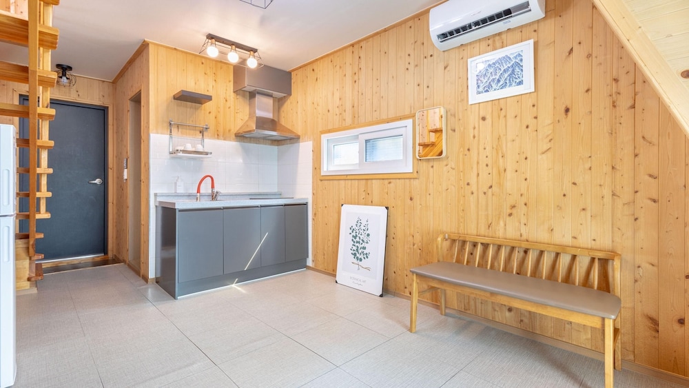 Basic Room, 1 Bedroom (private villa 1) - Photo 9