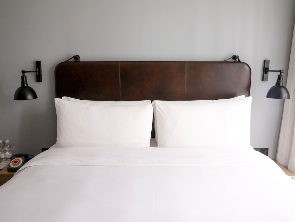 Junior Suite, 1 King Bed, City View - Photo 5