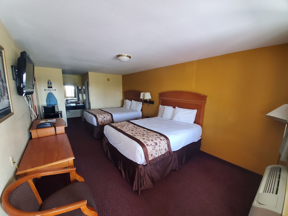 Room, 2 Queen Beds, Non Smoking - Photo 3