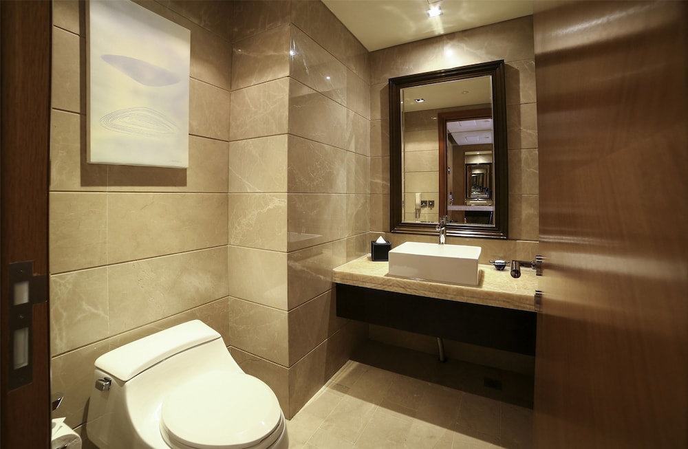 Deluxe VIP Seaview Suite - Photo 6