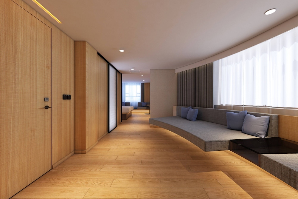 Premium Room, 1 King Bed photo 2