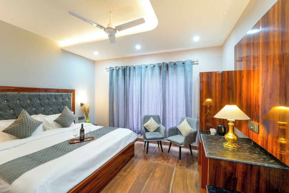 Deluxe Room, Balcony, City View