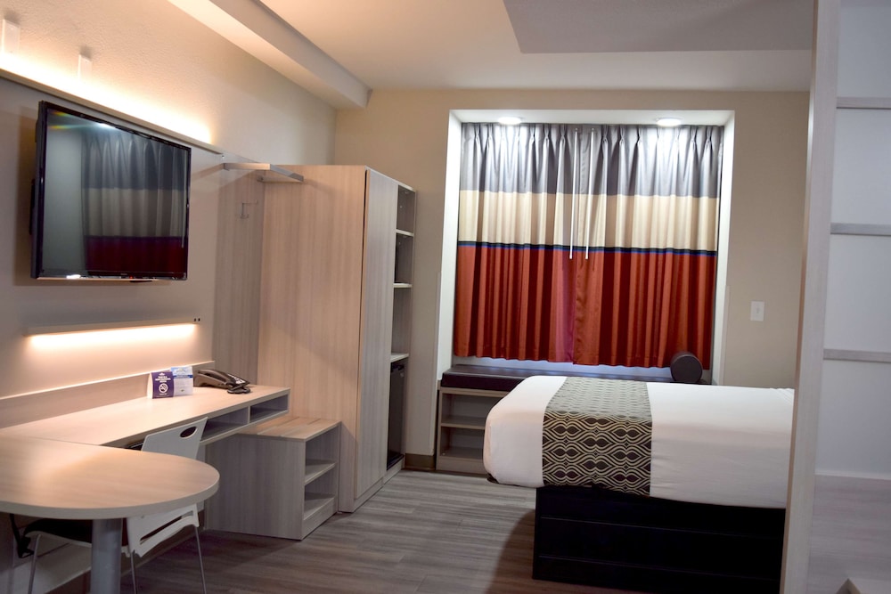 Studio Suite, 1 Queen Bed, Non Smoking - Photo 3