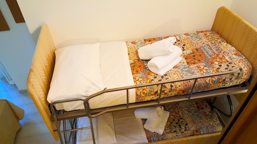 Economy Quadruple Room, 1 Bedroom, Balcony (Lake View or Mountain Side) photo 2