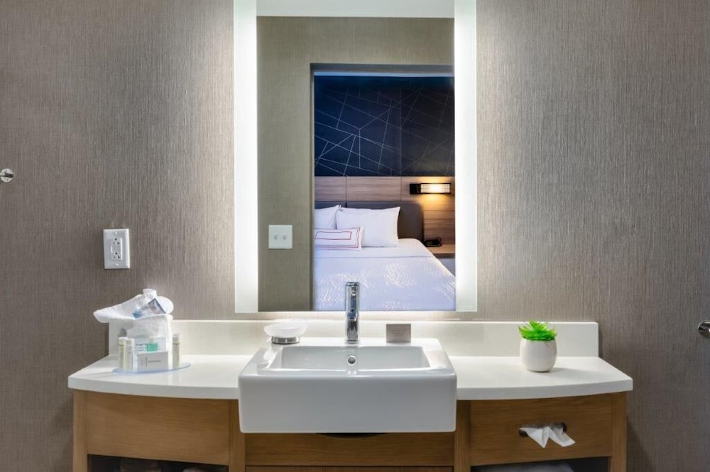 Suite, 2 Queen Beds (Mobility Accessible, Tub) - Photo 4