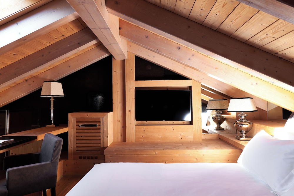 Two level Loft Junior Suite, mountain view