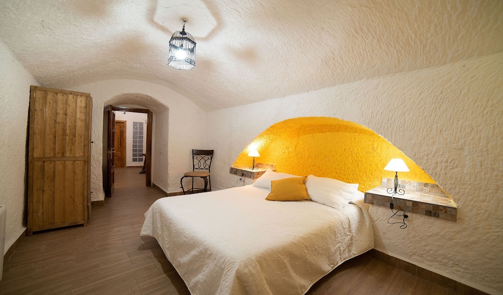 Traditional Apartment, 2 Bedrooms photo 2
