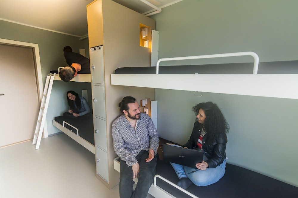Quadruple Room, Mixed Dorm, Private Bathroom