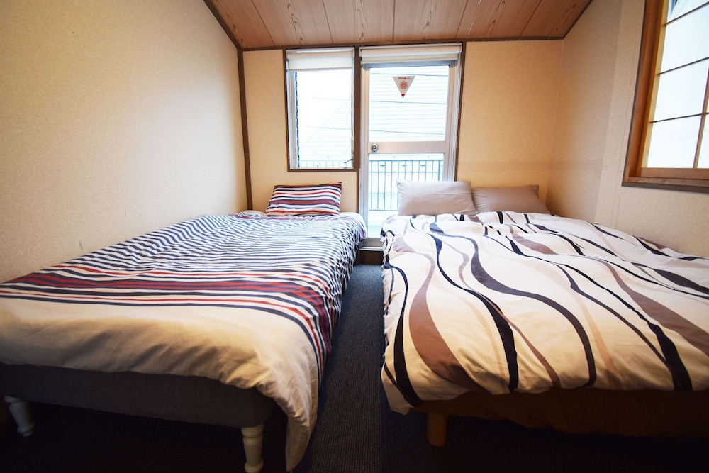 Room 402 photo 2