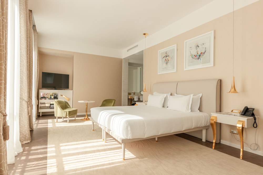 Junior Suite- River thumbnail 6