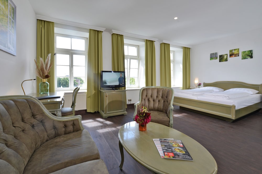 Deluxe Double Room Single Use photo 3