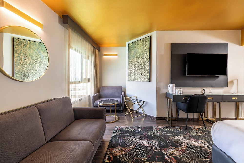 Family Room - Photo 5